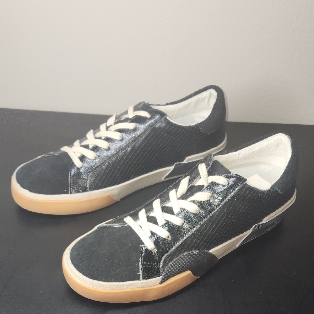 Dolce Vita Black and White Sneakers with Modern Design - Picture 5 of 7